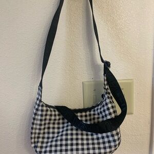 BAGGU SMALL CRESCENT CROSSBODY